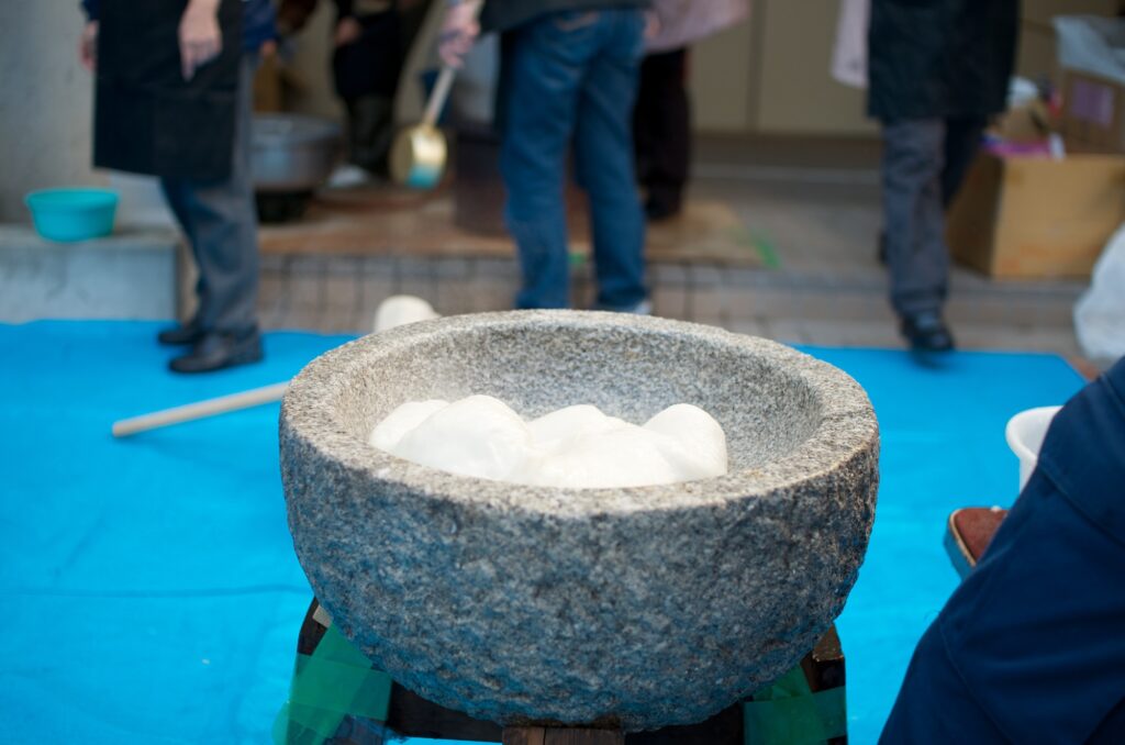 餅つきでついた餅のイメージ